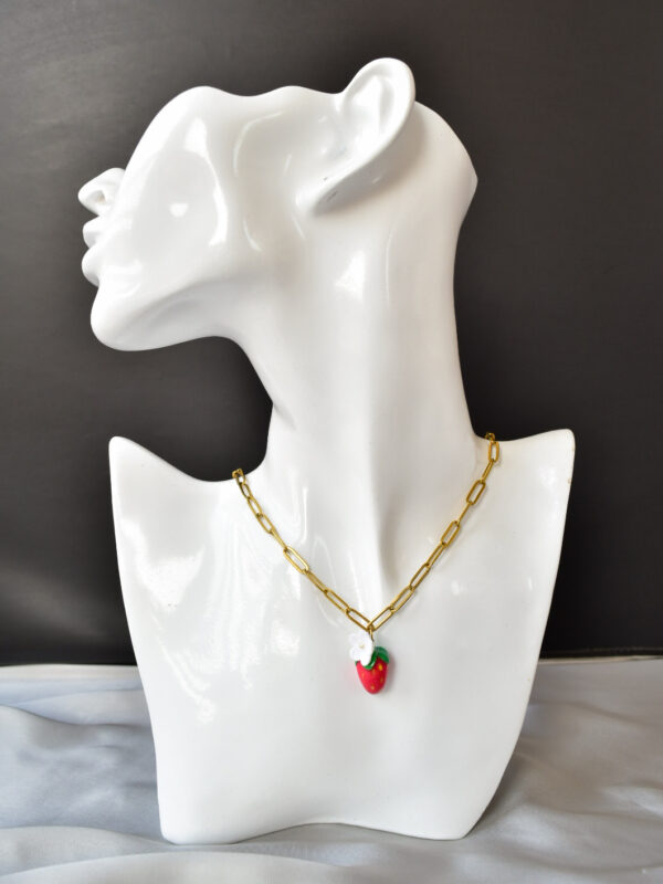 ⁦Strawberry Necklaces⁩ - الصورة ⁦9⁩