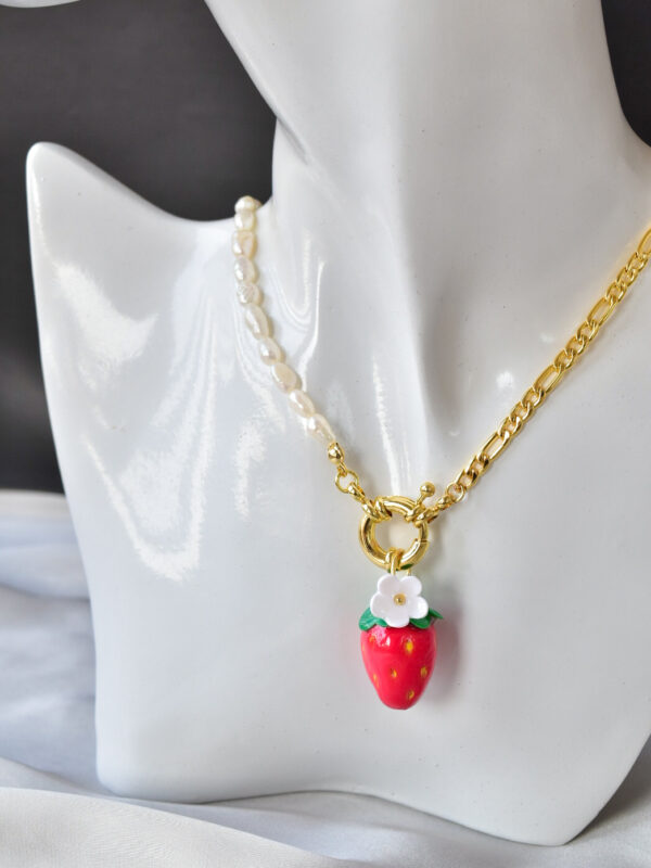 ⁦Strawberry Necklaces⁩ - الصورة ⁦11⁩
