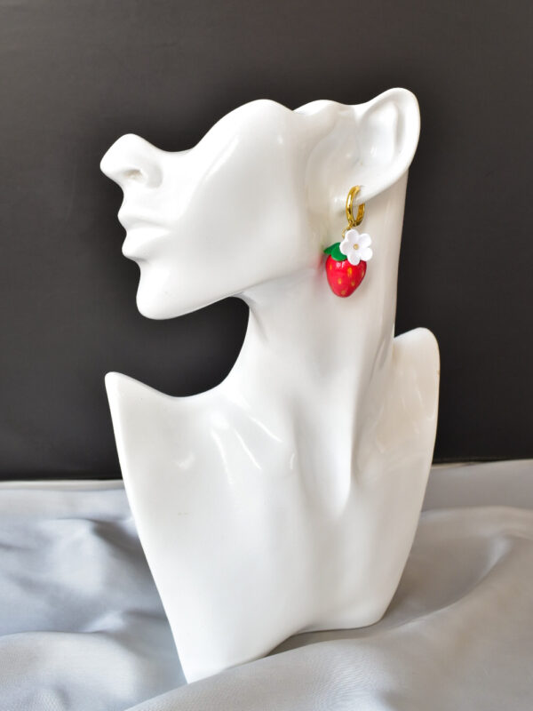 ⁦Strawberry Earrings⁩ - الصورة ⁦4⁩
