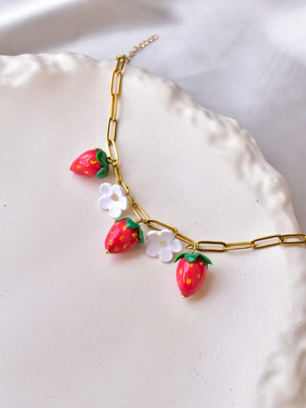 ⁦Strawberry Bracelet⁩ - الصورة ⁦2⁩