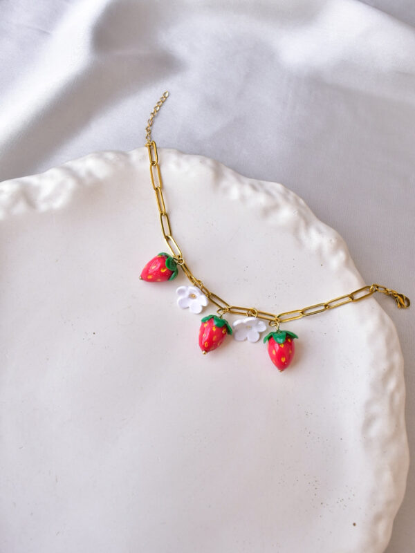⁦Strawberry Bracelet⁩ - الصورة ⁦3⁩
