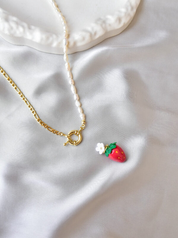 ⁦Strawberry Necklaces⁩ - الصورة ⁦3⁩