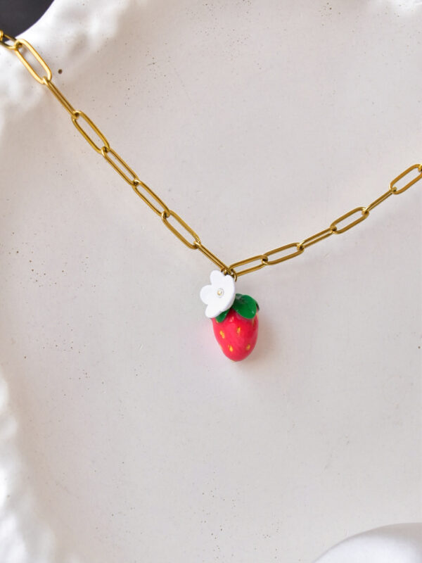 ⁦Strawberry Necklaces⁩ - الصورة ⁦8⁩