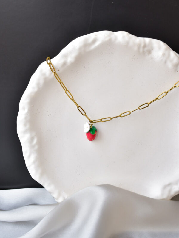 ⁦Strawberry Necklaces⁩ - الصورة ⁦7⁩