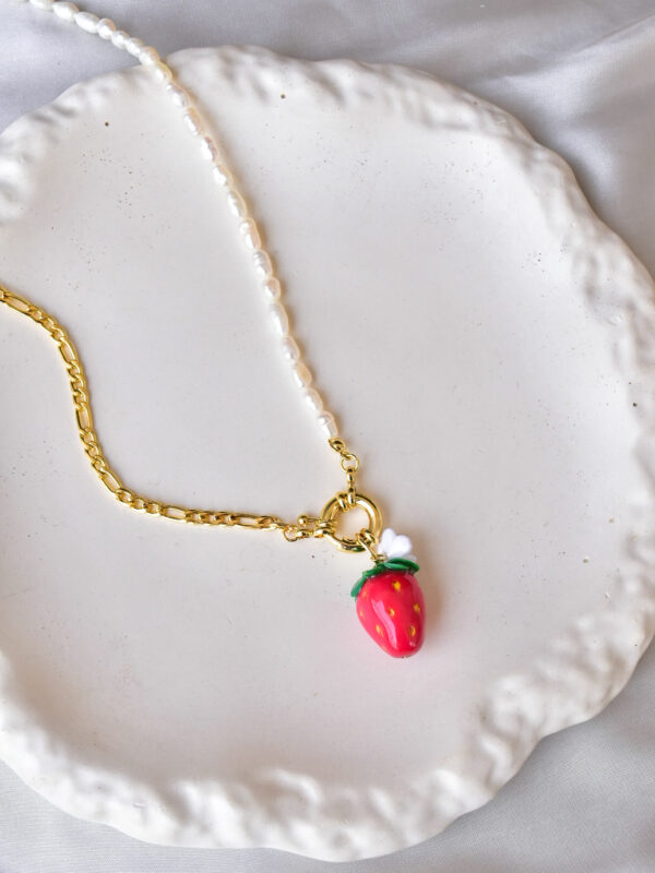 ⁦Strawberry Necklaces⁩ - الصورة ⁦5⁩