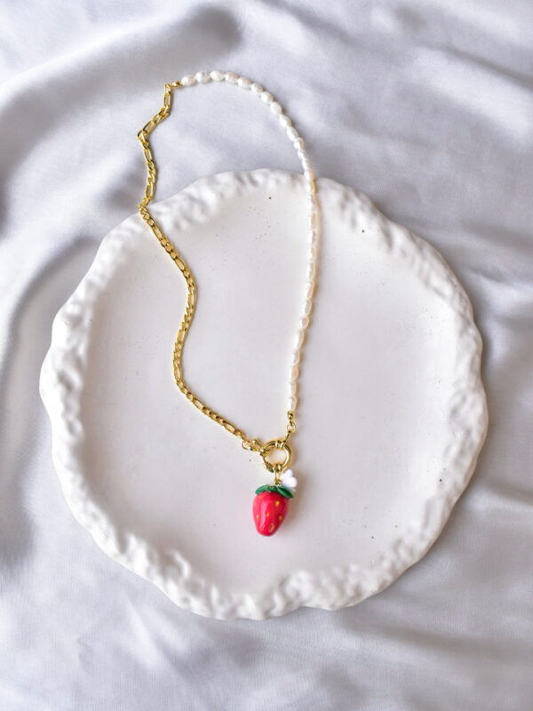 ⁦Strawberry Necklaces⁩ - الصورة ⁦2⁩